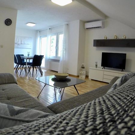 Holiday Apartment Lavanda Sumpetar Єсенице Екстер'єр фото