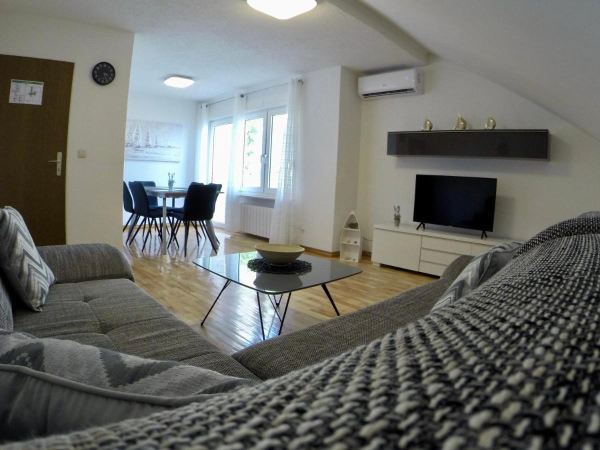Holiday Apartment Lavanda Sumpetar Єсенице Екстер'єр фото