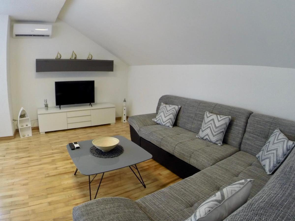 Holiday Apartment Lavanda Sumpetar Єсенице Екстер'єр фото